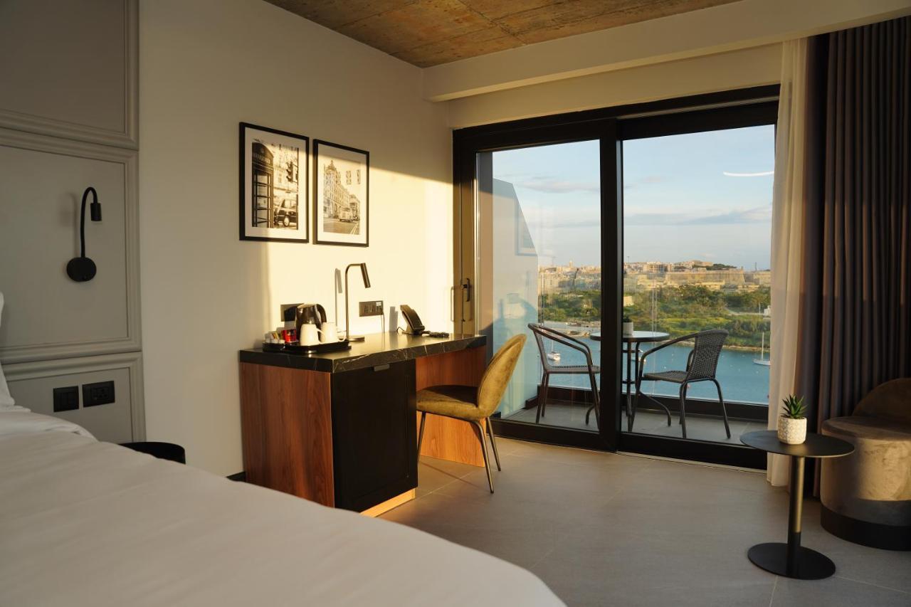 Executive Double or Twin Room Balcony Sea View,1400789327:JPEG